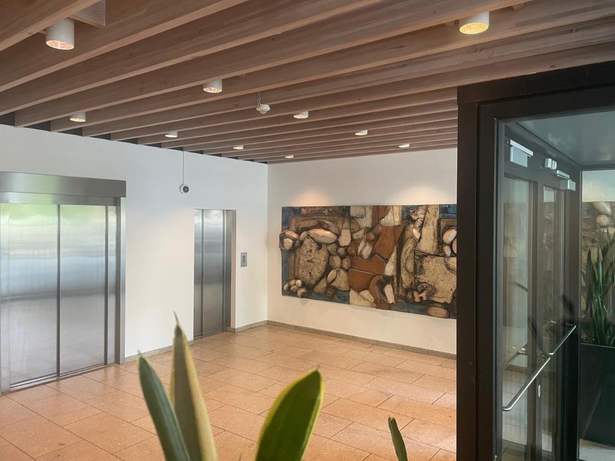 Modern Central Apt With Rooftop, Privat Balcony, & Free Parking, Steps From Aarhus Attractions Exteriör bild