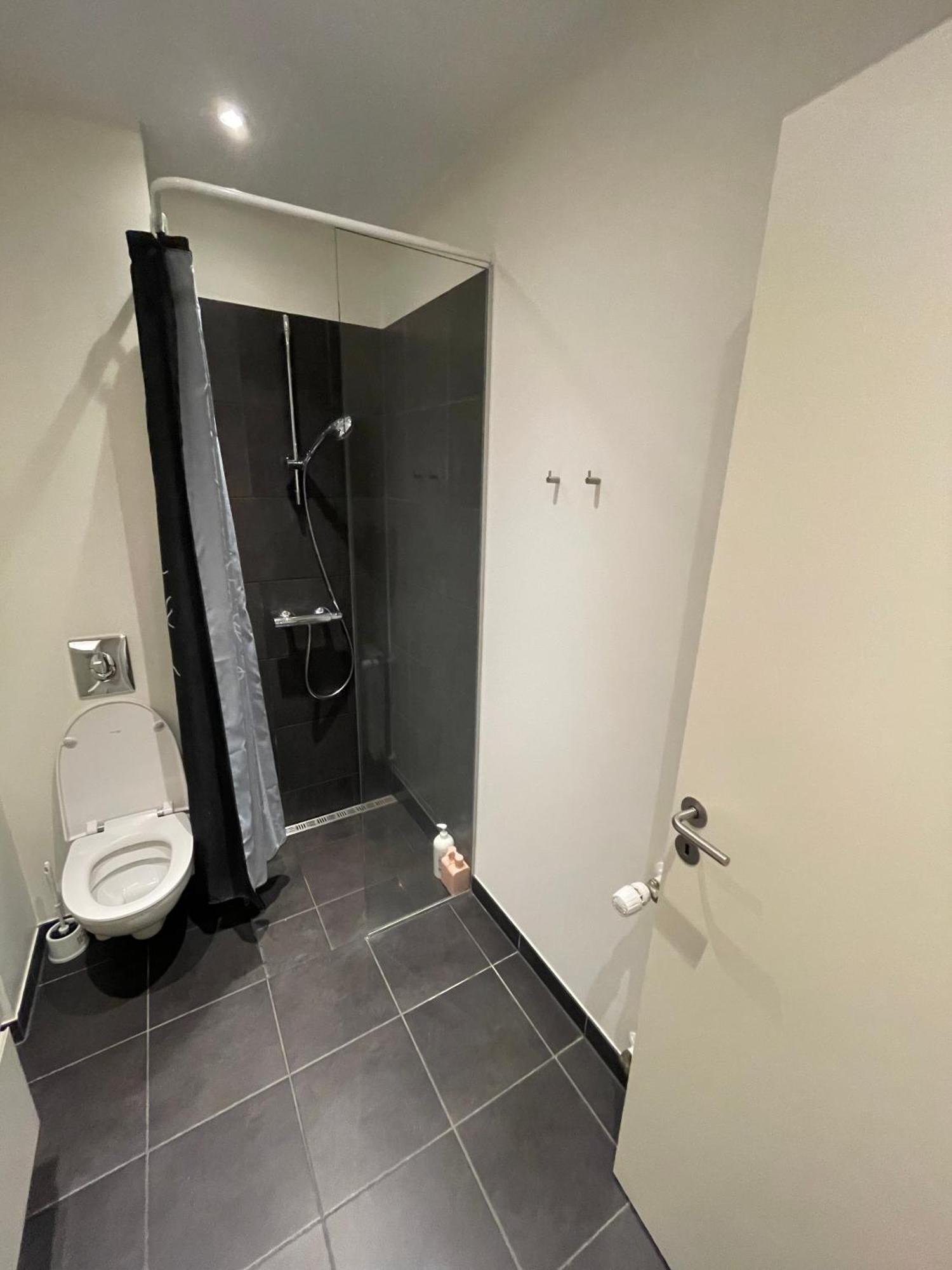 Modern Central Apt With Rooftop, Privat Balcony, & Free Parking, Steps From Aarhus Attractions Exteriör bild